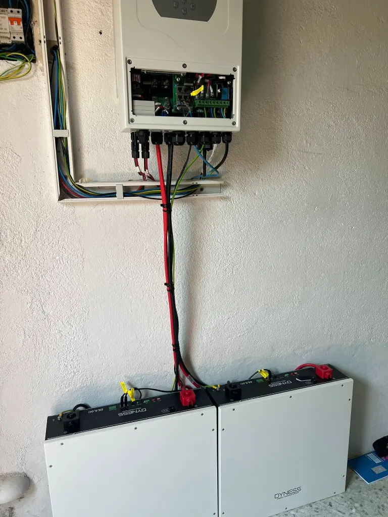 Fotos instalación Deye+Dyness.webp