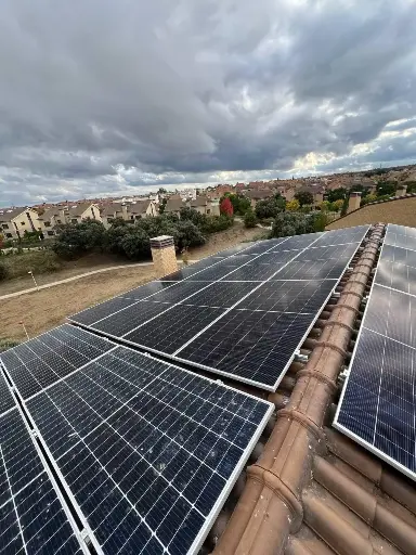 Kit Solar inversor híbrido 6 kW  con Paneles Full Black 600 W+ Batería 10 kWh con Back-Up  +Instalación & Legalización + Optimizacion 360